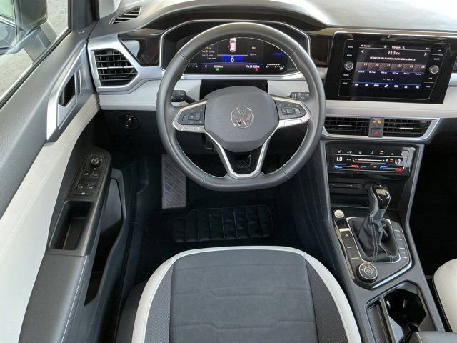 Used 2025 Volkswagen Taos SE image 13