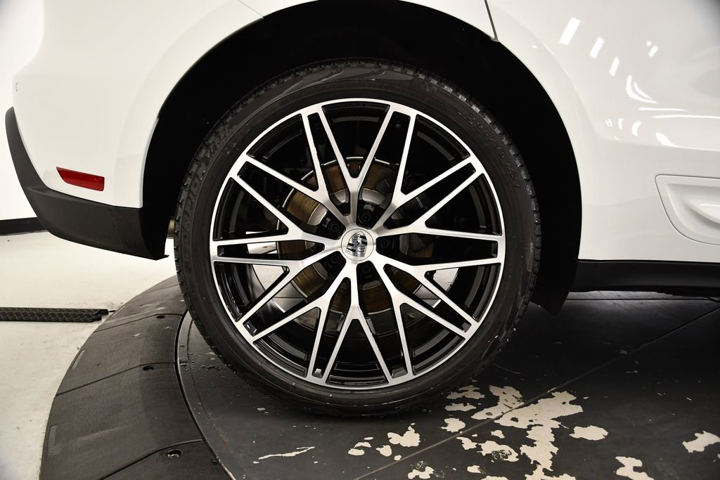 Used 2025 Porsche Macan image 14