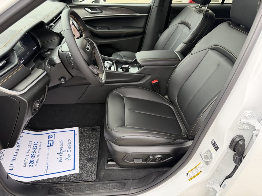 New 2026 Jeep Grand Cherokee Limited AWD/4WD image 11