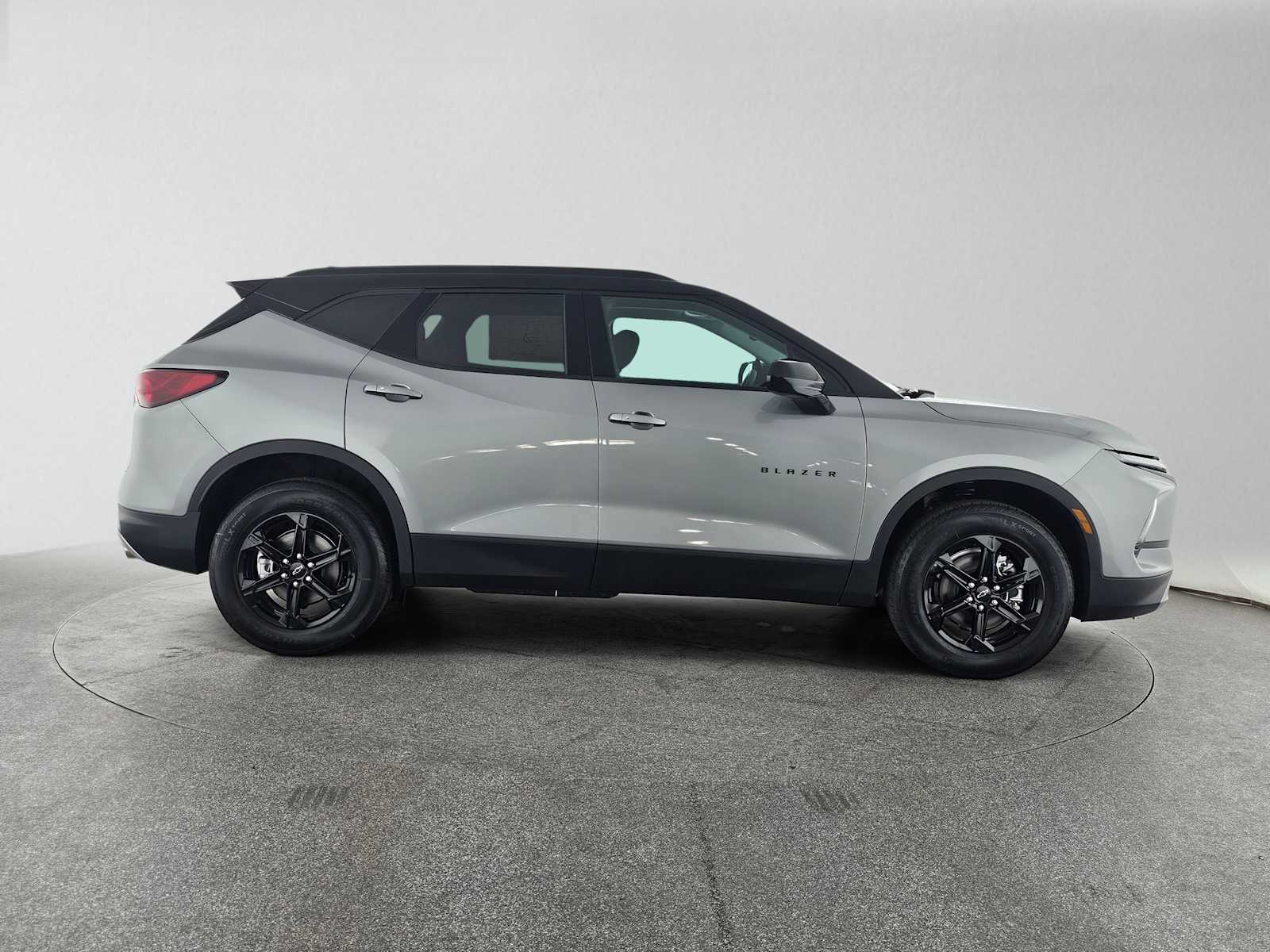 New 2026 Chevrolet Blazer LT w/ Convenience Package FWD image 2