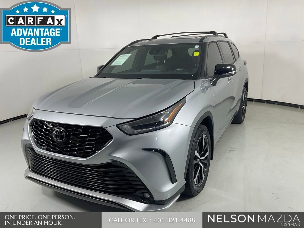 Used 2022 Toyota Highlander XSE FWD image 1