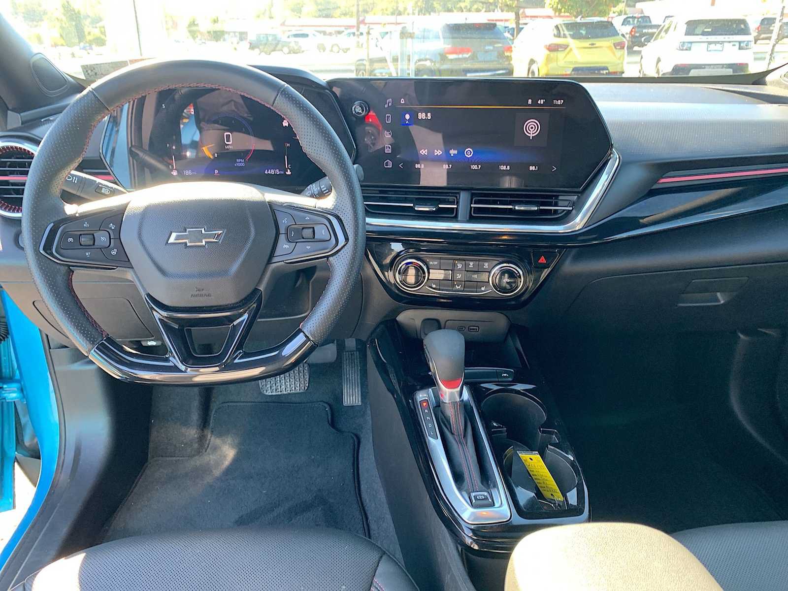 Used 2025 Chevrolet Trax RS w/ Sunroof Package FWD image 20