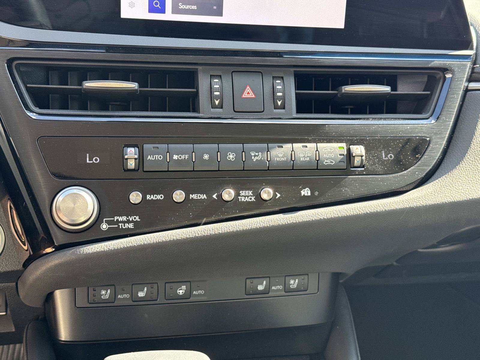 Used 2024 Lexus ES 350 w/ Premium Package FWD image 25