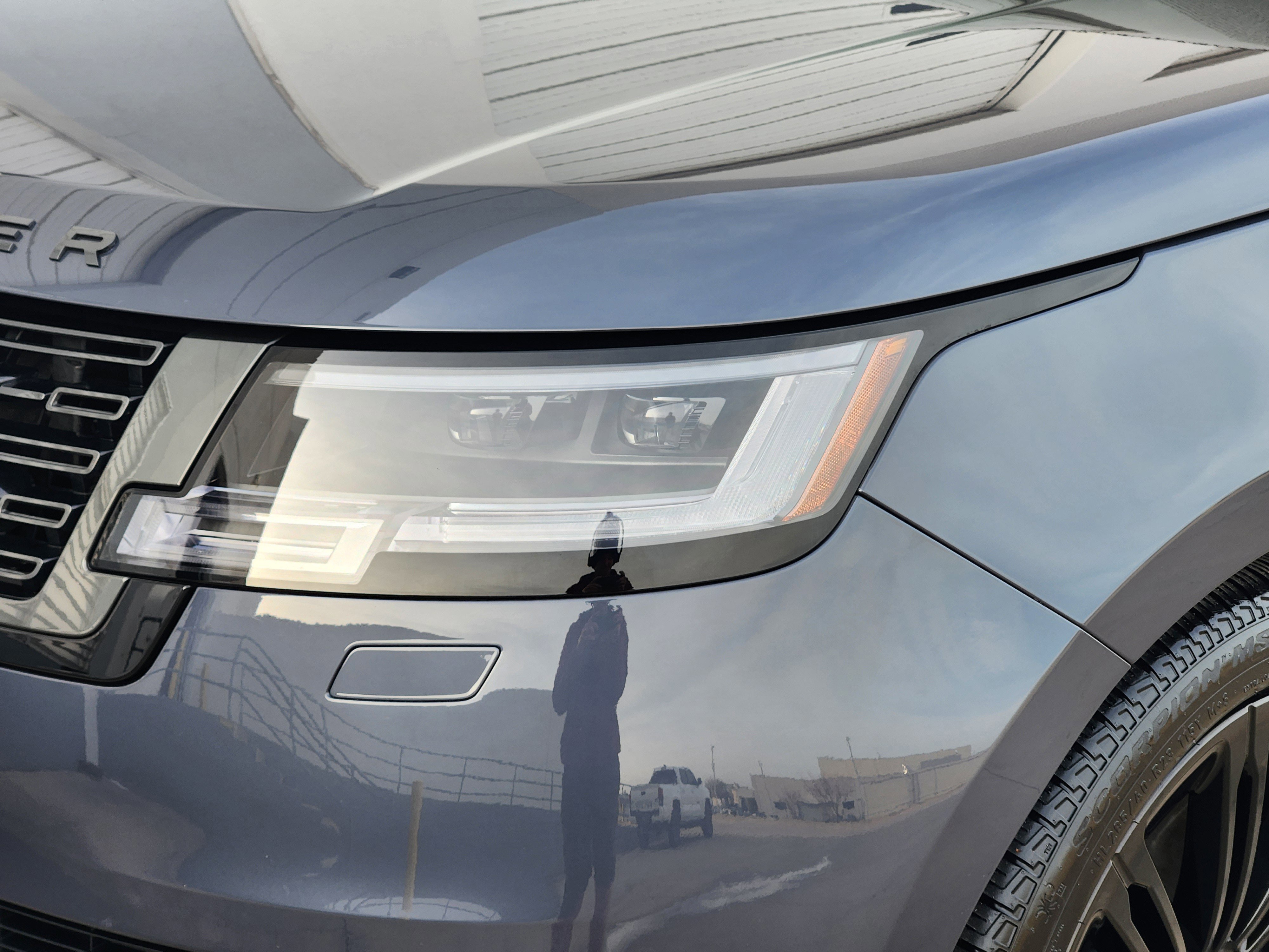 Certified 2025 Land Rover Range Rover SE image 34