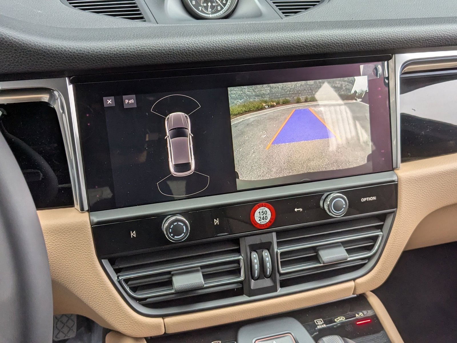 Certified 2026 Porsche Macan AWD/4WD image 18