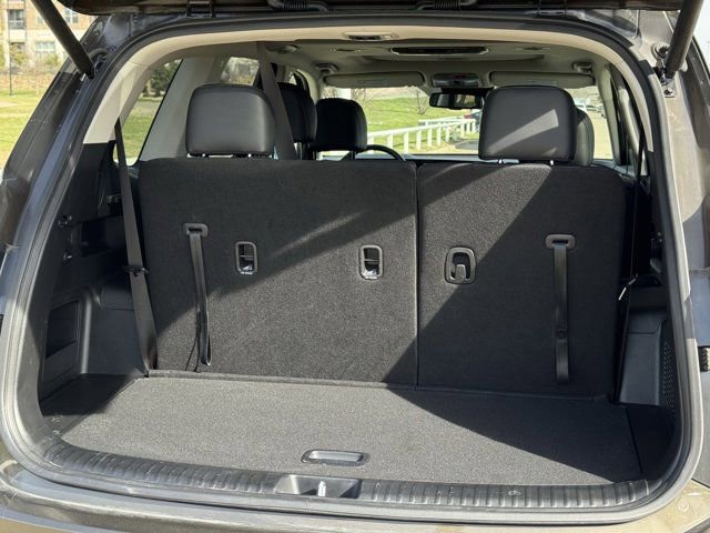 Used 2025 Kia Telluride EX w/ EX Captain's Chair Package FWD image 36