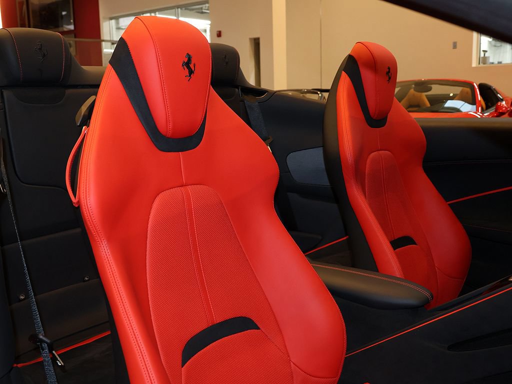 Certified 2025 Ferrari Roma Spider RWD image 15