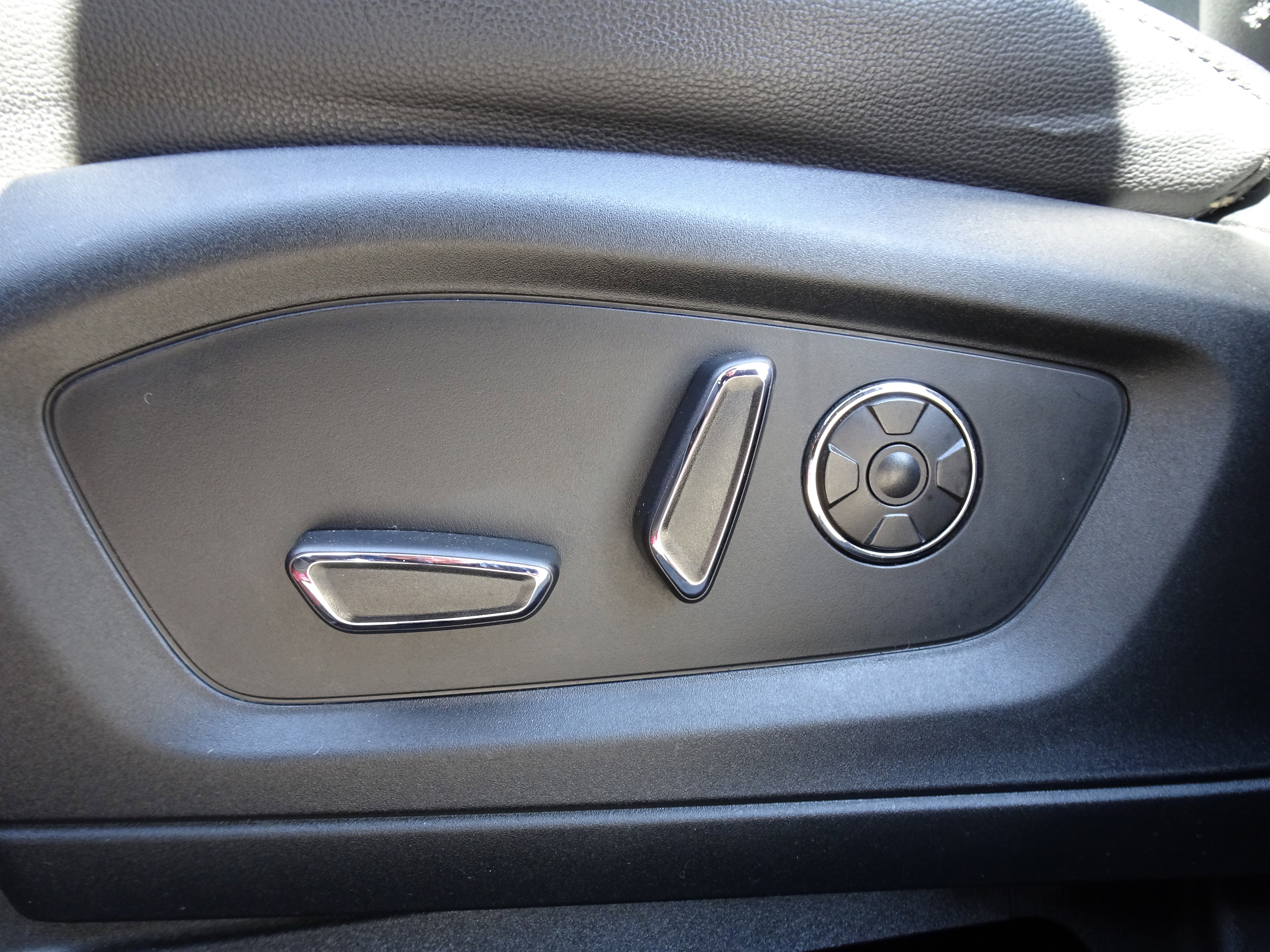 Used 2020 Ford Explorer ST w/ ST Street Pack image 11