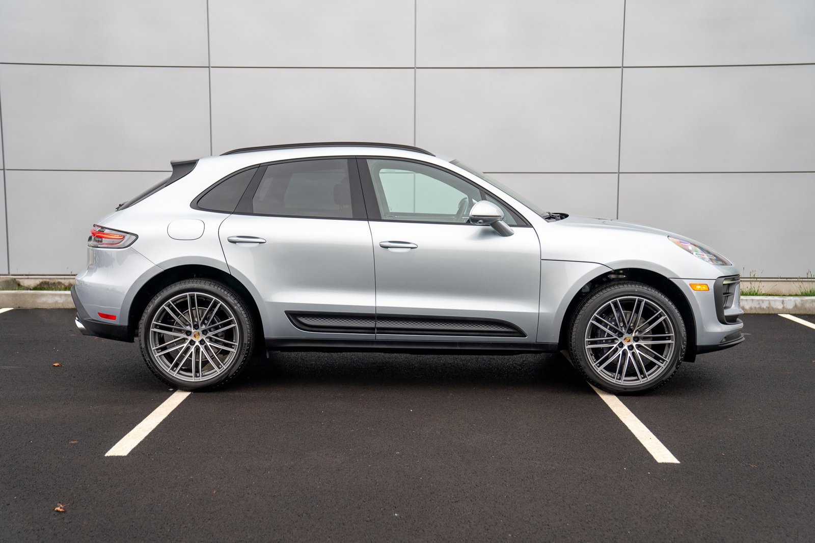 Certified 2026 Porsche Macan AWD/4WD image 8