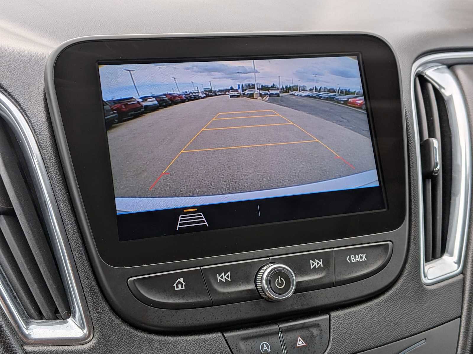 Used 2020 Chevrolet Malibu LT w/ Leather Package image 30