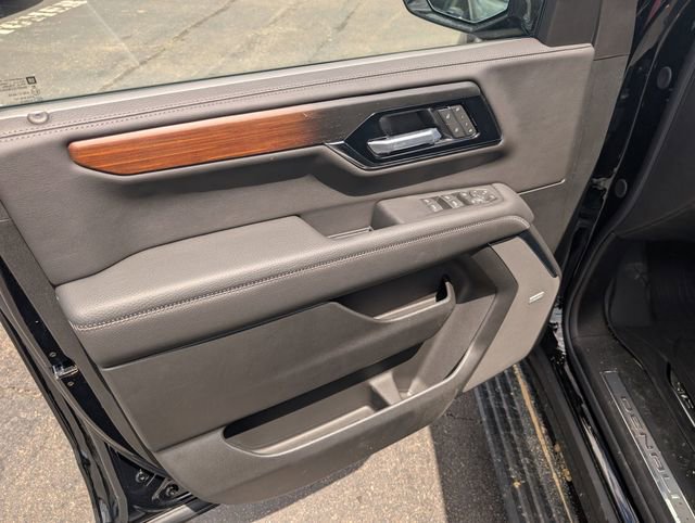New 2026 GMC Yukon Denali w/ Denali Reserve Package AWD/4WD image 13