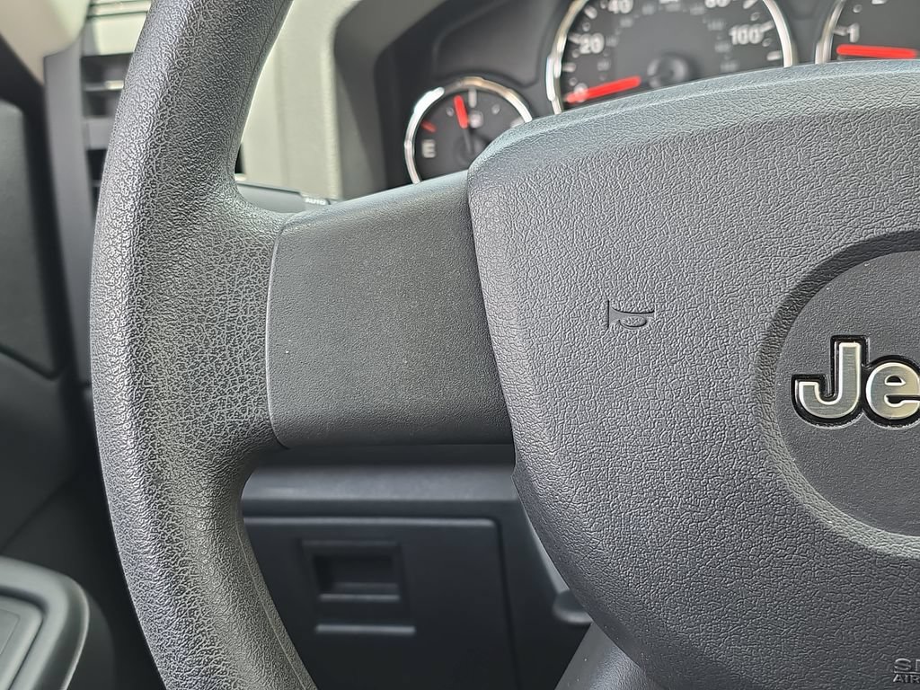 Used 2010 Jeep Liberty Sport RWD image 19