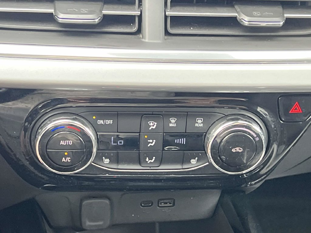 Used 2024 Chevrolet Trax LT w/ Driver Confidence Package FWD image 21