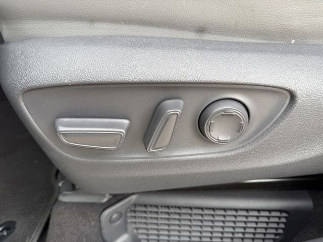 Used 2021 Toyota Sienna XLE FWD image 27