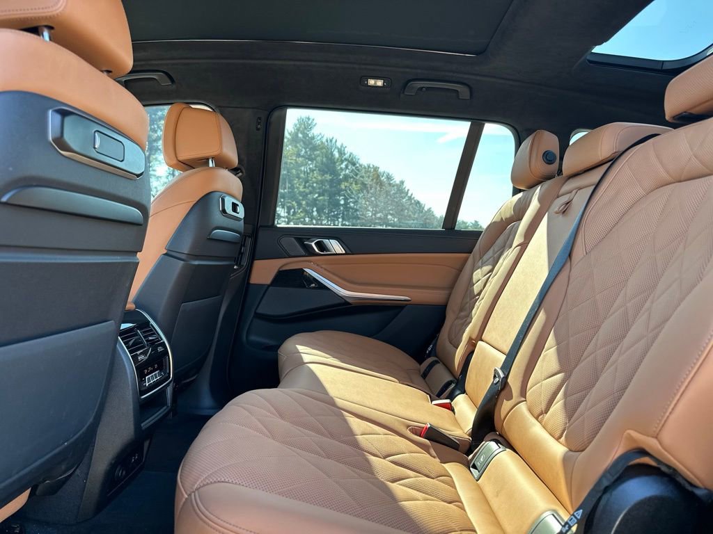 Used 2025 BMW X7 xDrive40i w/ M Sport Package image 19