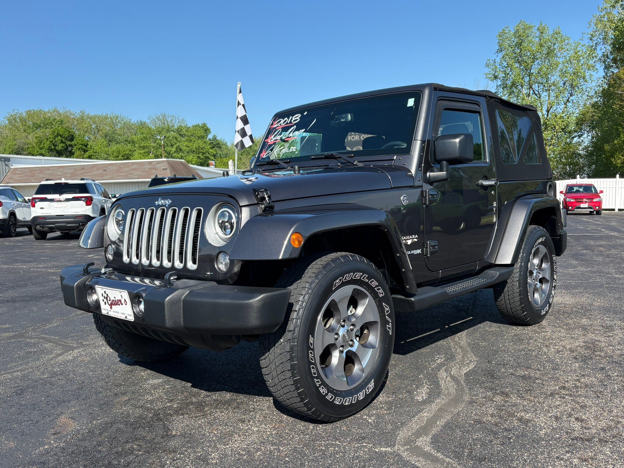 Used 2018 Jeep Wrangler Sahara w/ Connectivity Group AWD/4WD image 2