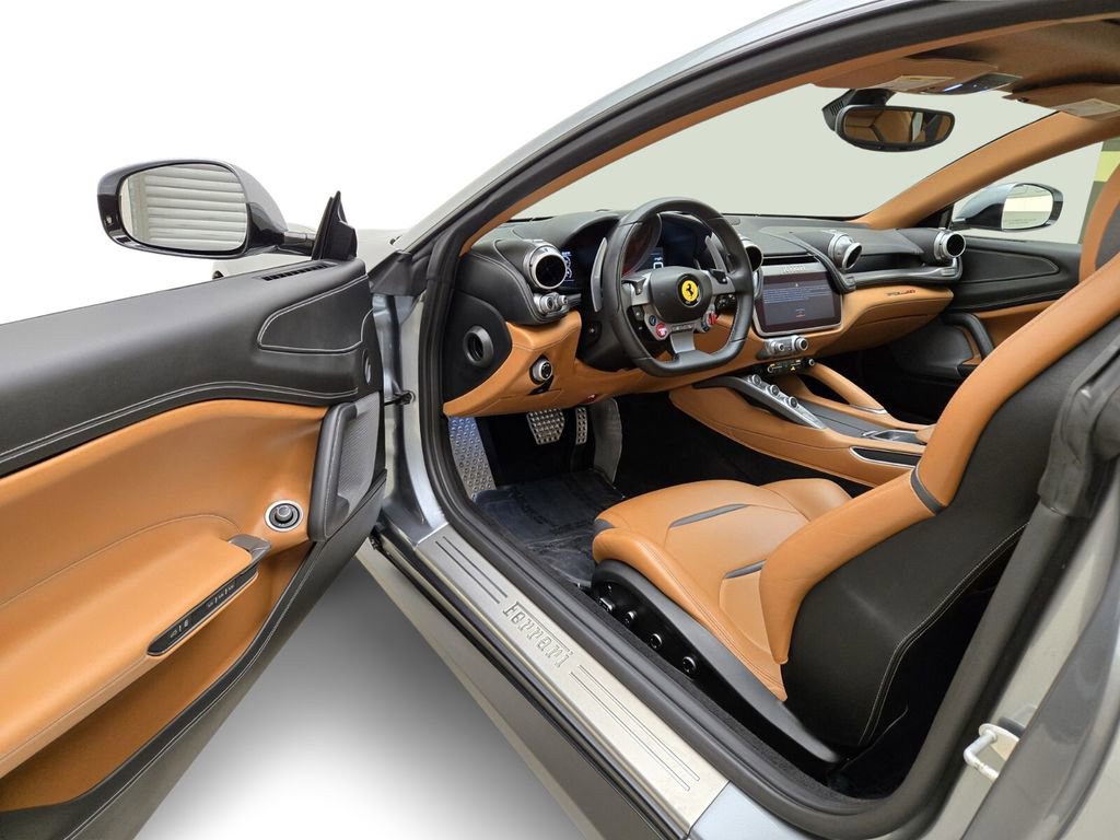 Used 2017 Ferrari GTC4Lusso image 17