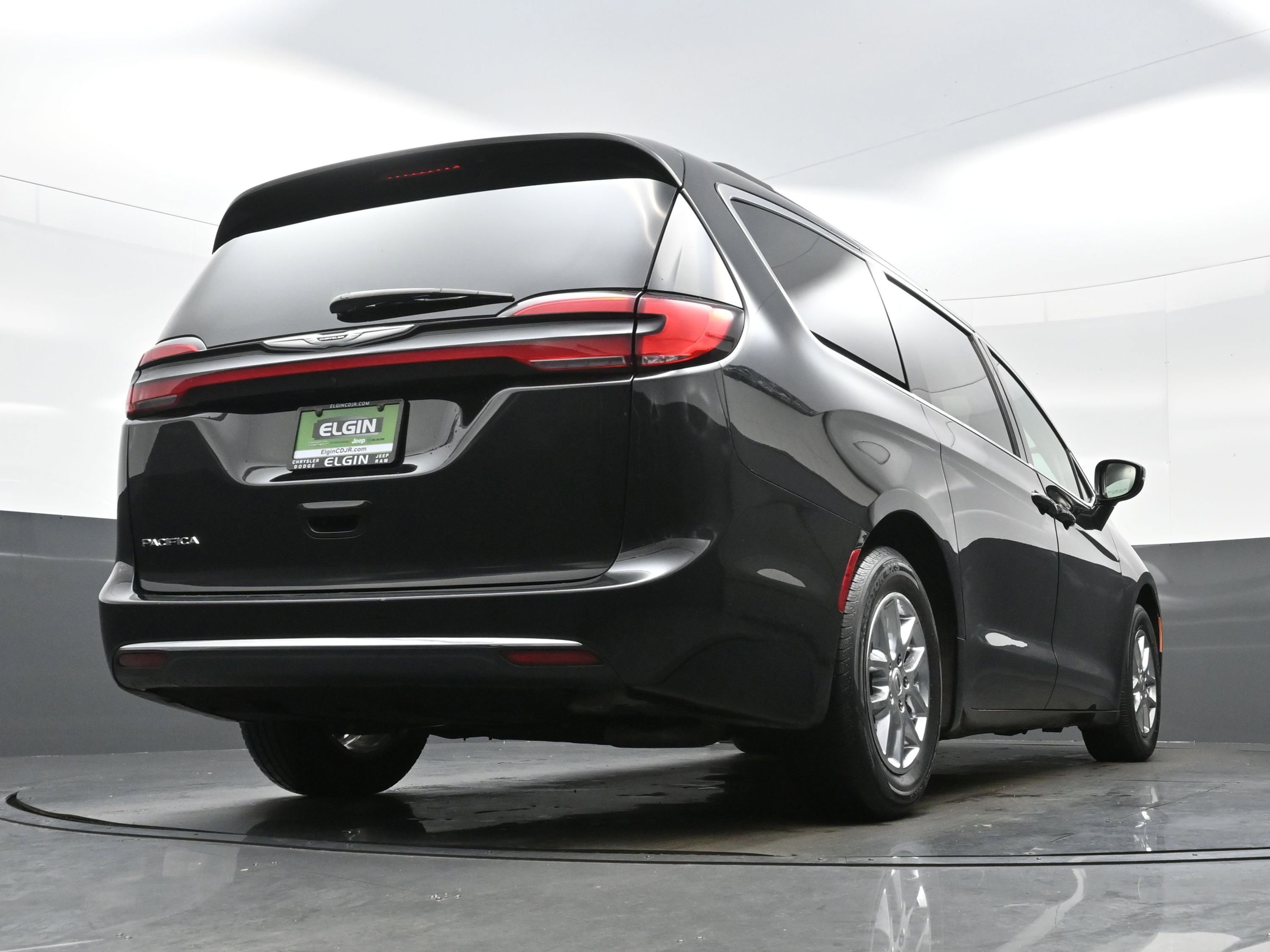 Used 2022 Chrysler Pacifica Touring-L image 30