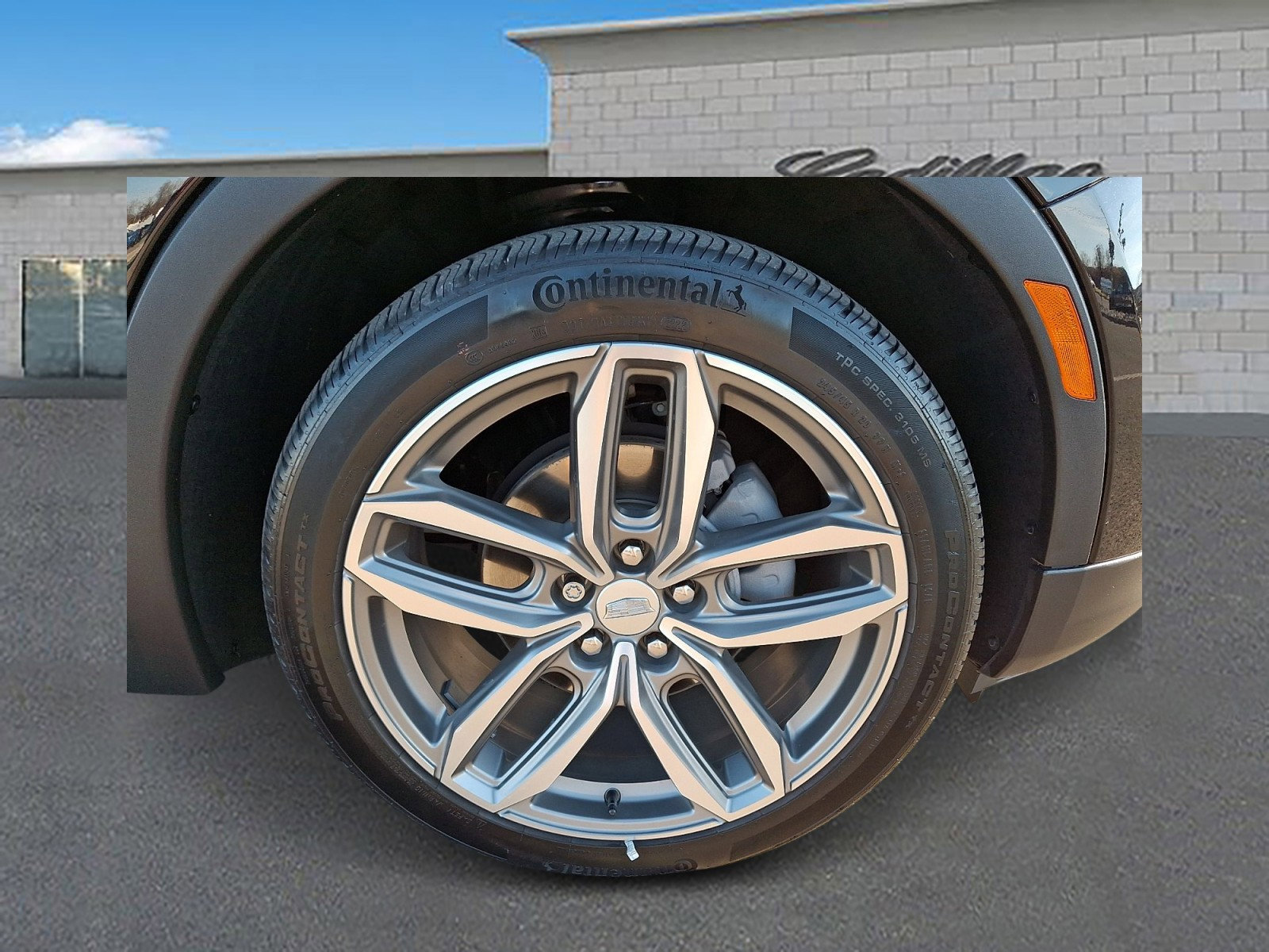 Used 2023 Cadillac XT4 Sport w/ Cold Weather Package image 8