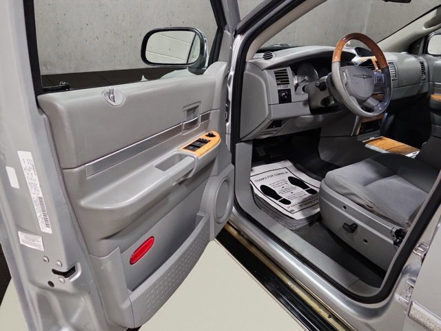 Used 2009 Chrysler Aspen Limited image 9