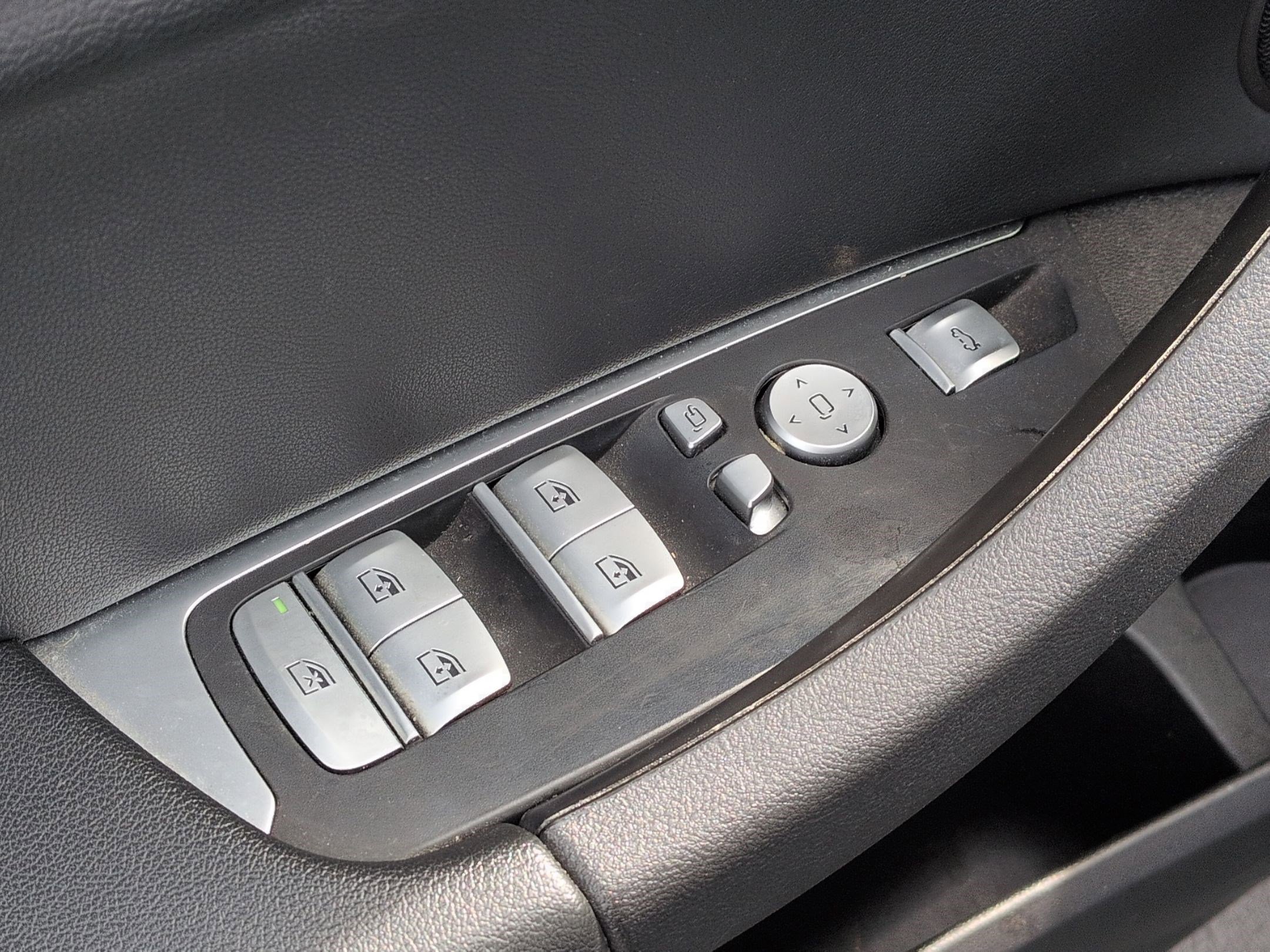 Used 2020 BMW X4 xDrive30i w/ Convenience Package image 15