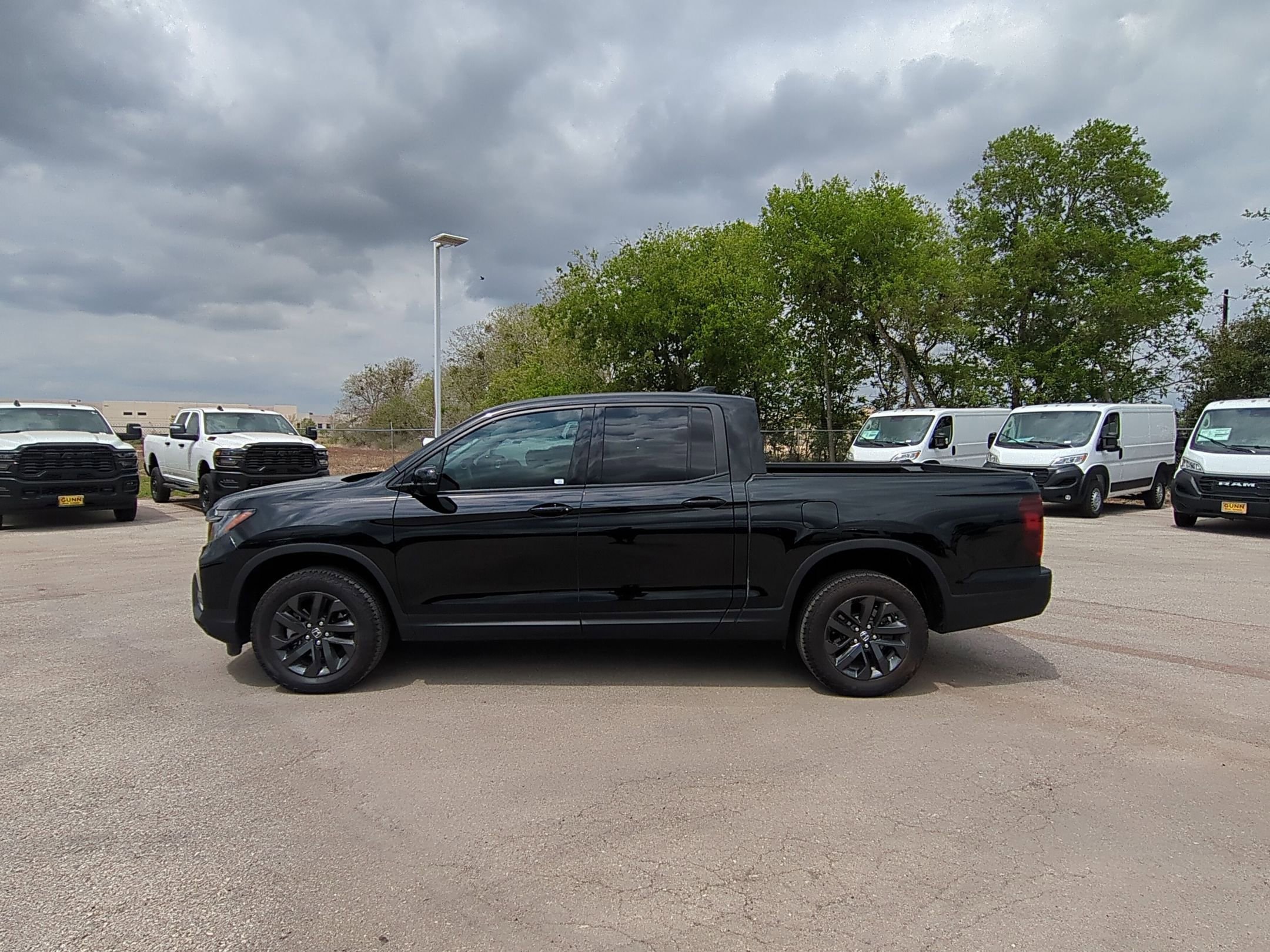 Used 2025 Honda Ridgeline Sport image 6