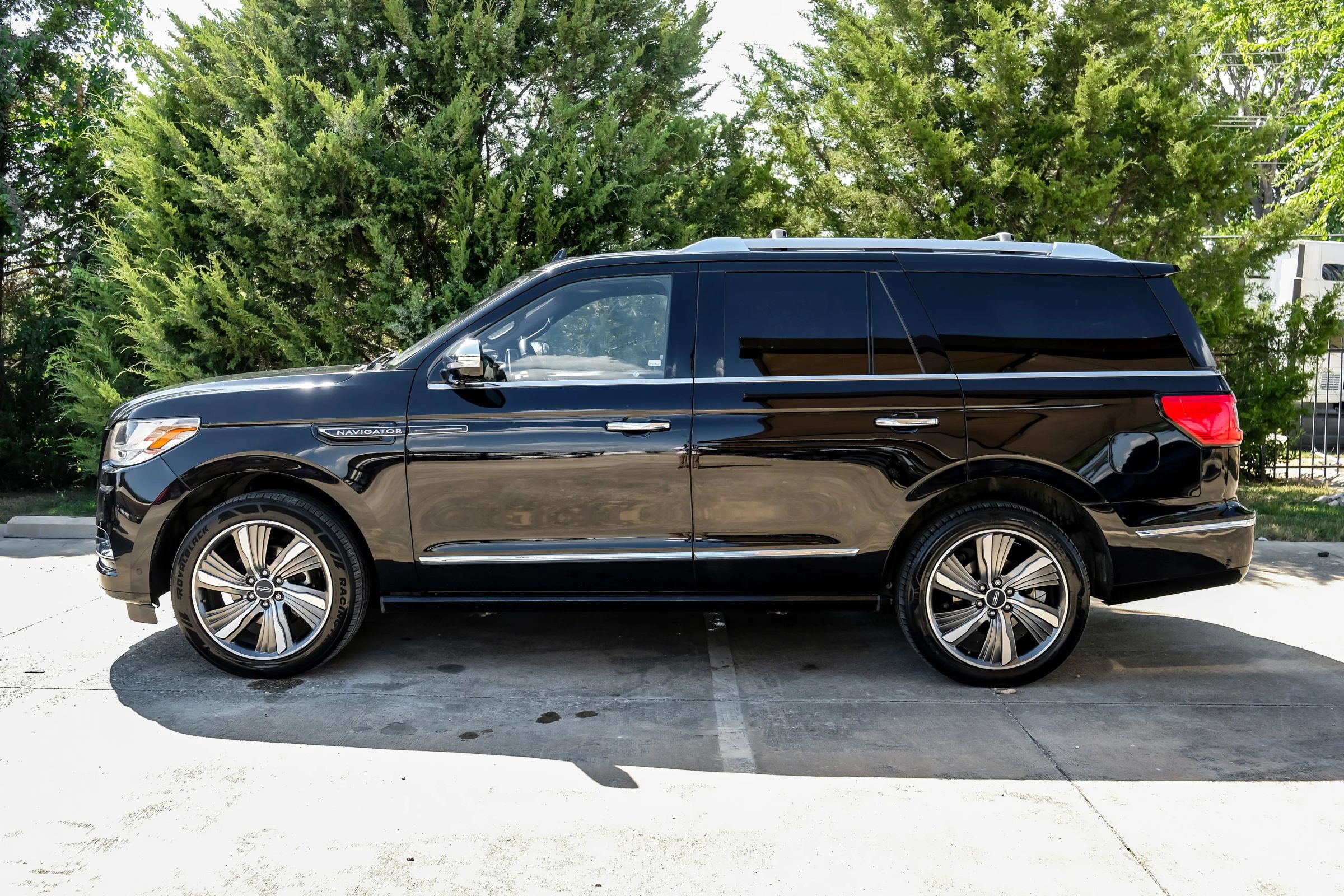 Used 2019 Lincoln Navigator Black Label w/ Cargo Package AWD/4WD image 12
