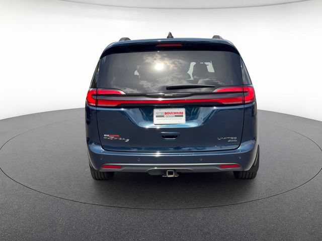 Used 2023 Chrysler Pacifica Limited w/ Uconnect Theater Family Group AWD/4WD image 5