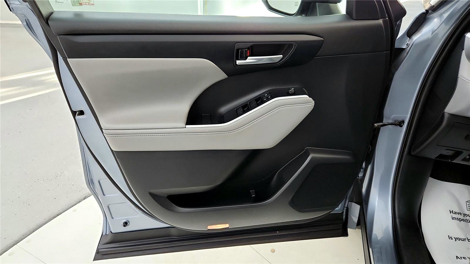 Certified 2020 Toyota Highlander XLE image 35