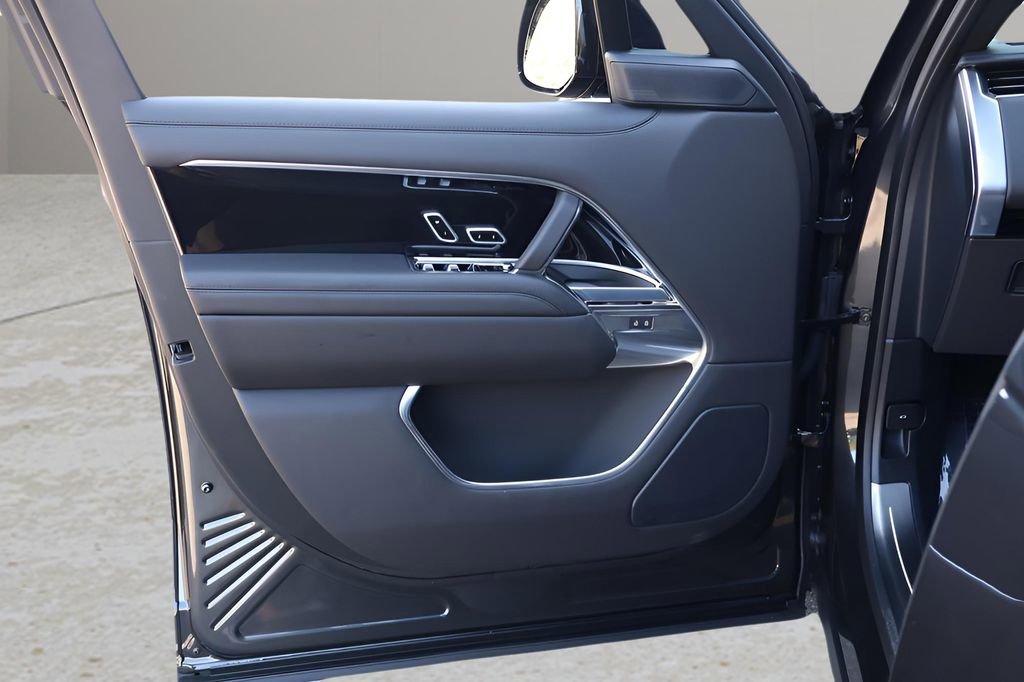 New 2026 Land Rover Range Rover Long Wheelbase SE image 10