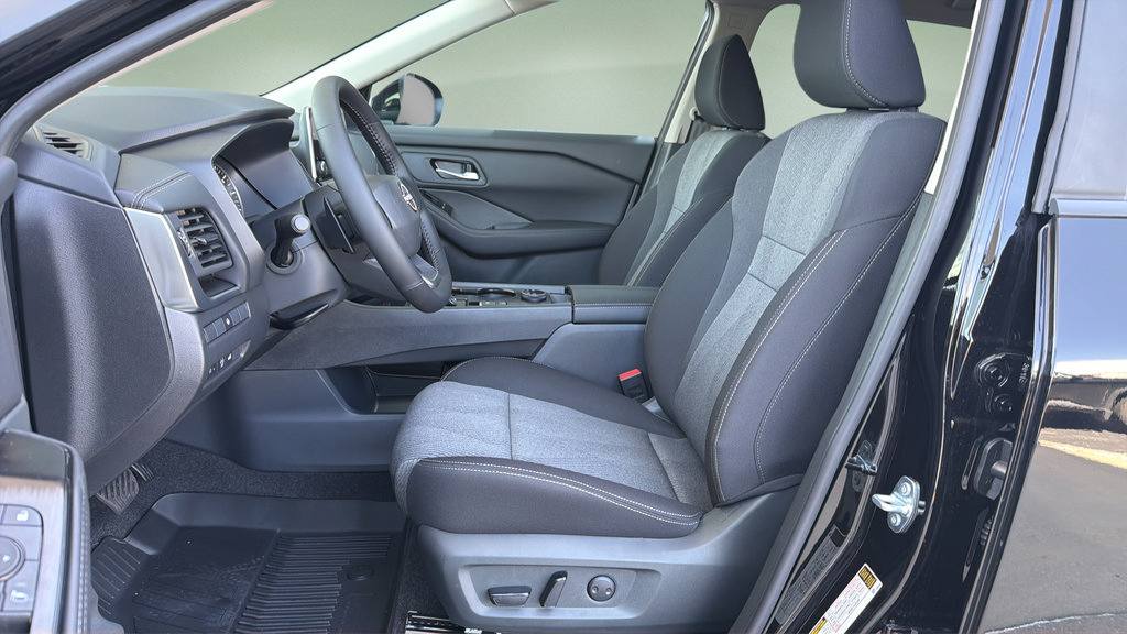 New 2026 Nissan Rogue SV AWD/4WD image 18