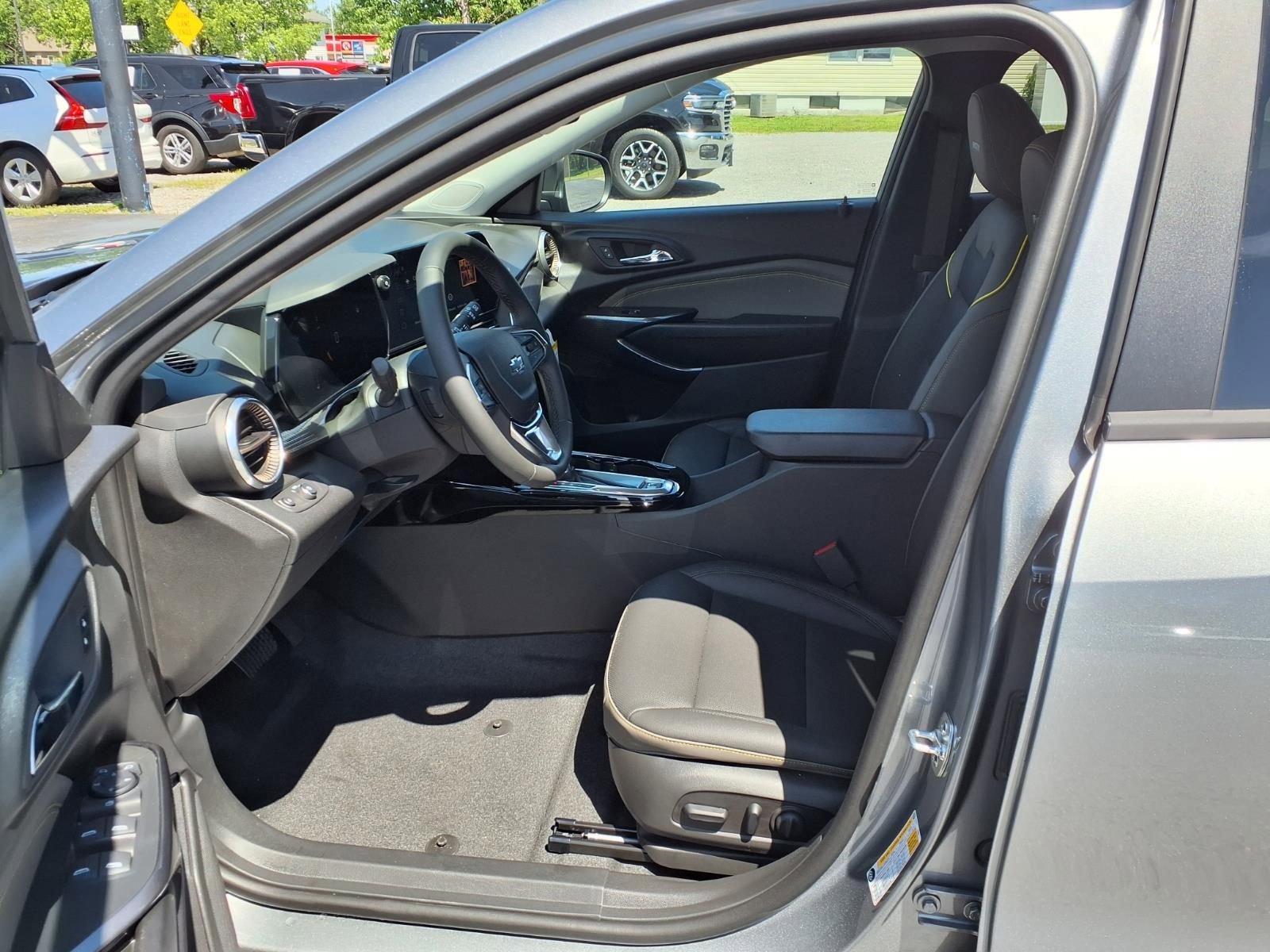 New 2026 Chevrolet Trax ACTIV w/ Driver Confidence Package FWD image 21