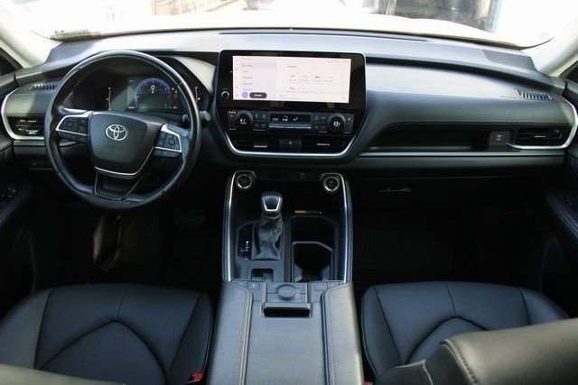 Used 2024 Toyota Grand Highlander XLE image 13