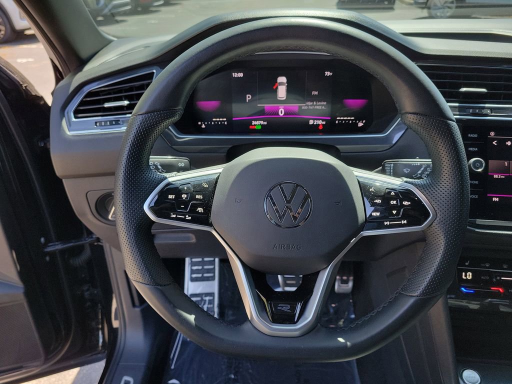 Used 2023 Volkswagen Tiguan SE R-Line image 26