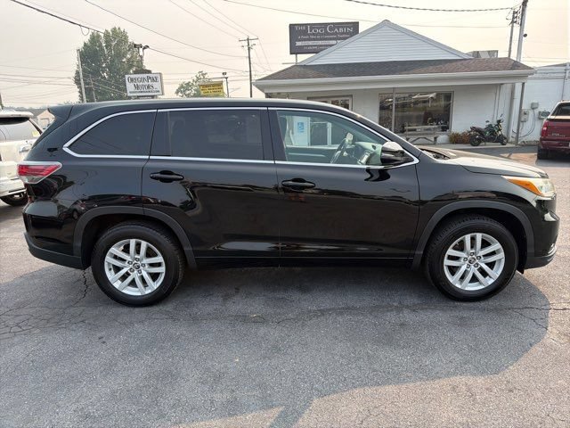 Used 2016 Toyota Highlander LE FWD image 7