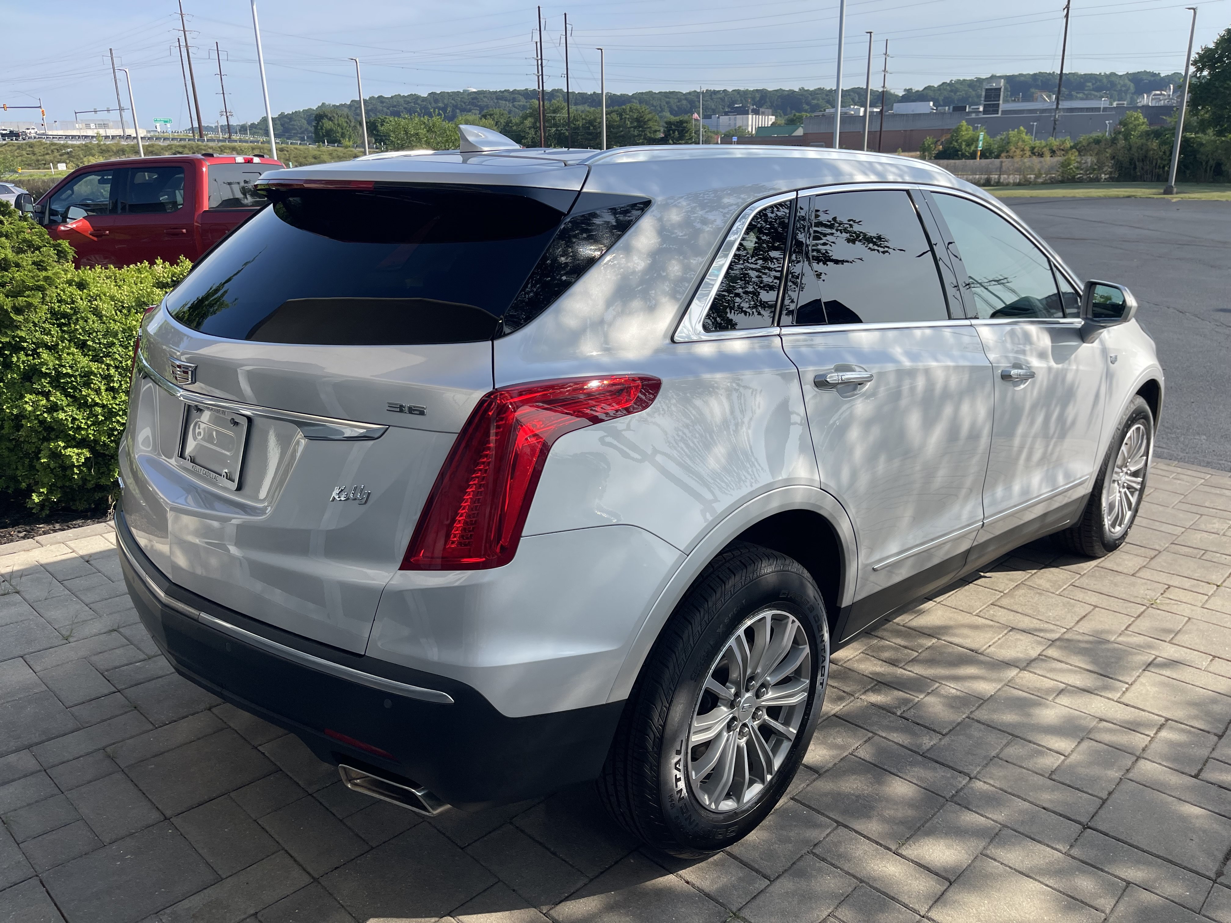 Used 2017 Cadillac XT5 Luxury w/ Driver Awareness Package AWD/4WD image 7
