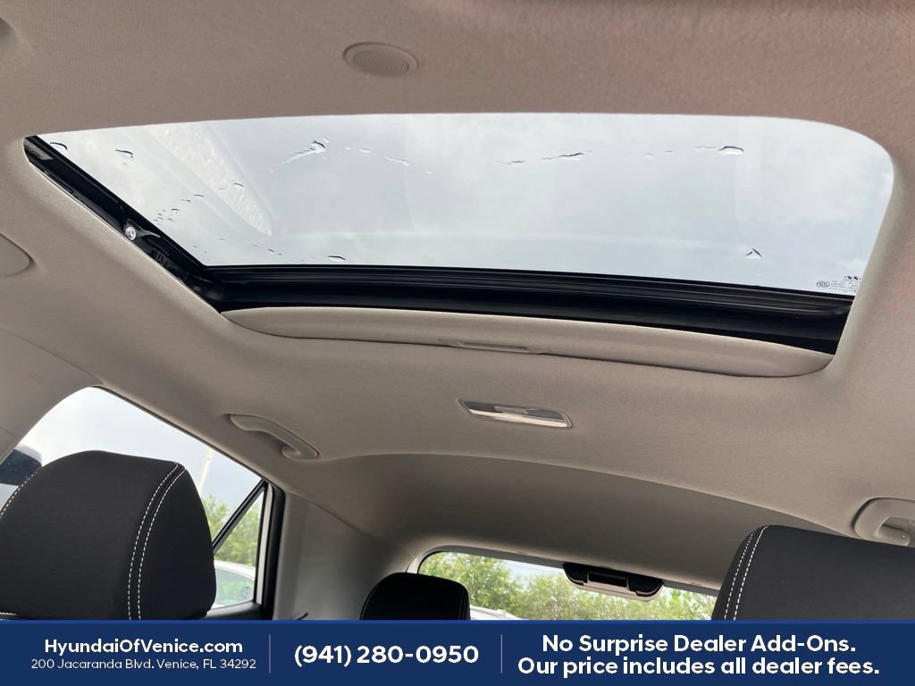 Used 2026 Hyundai Venue SEL FWD image 5