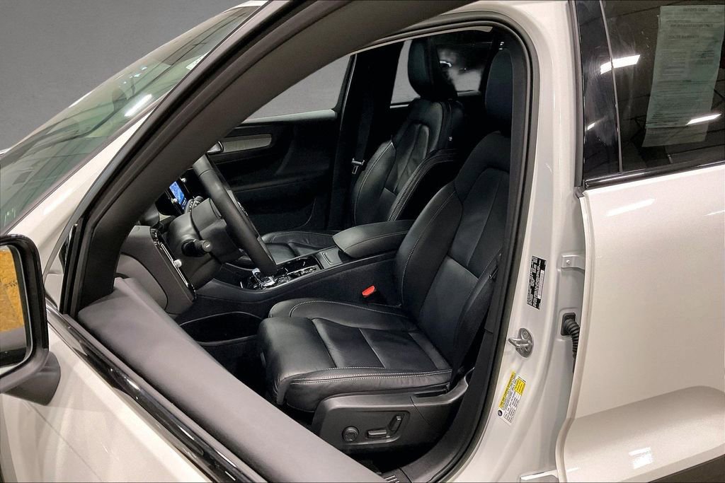 Certified 2023 Volvo XC40 B5 Plus w/ Protection Package Premier AWD/4WD image 21