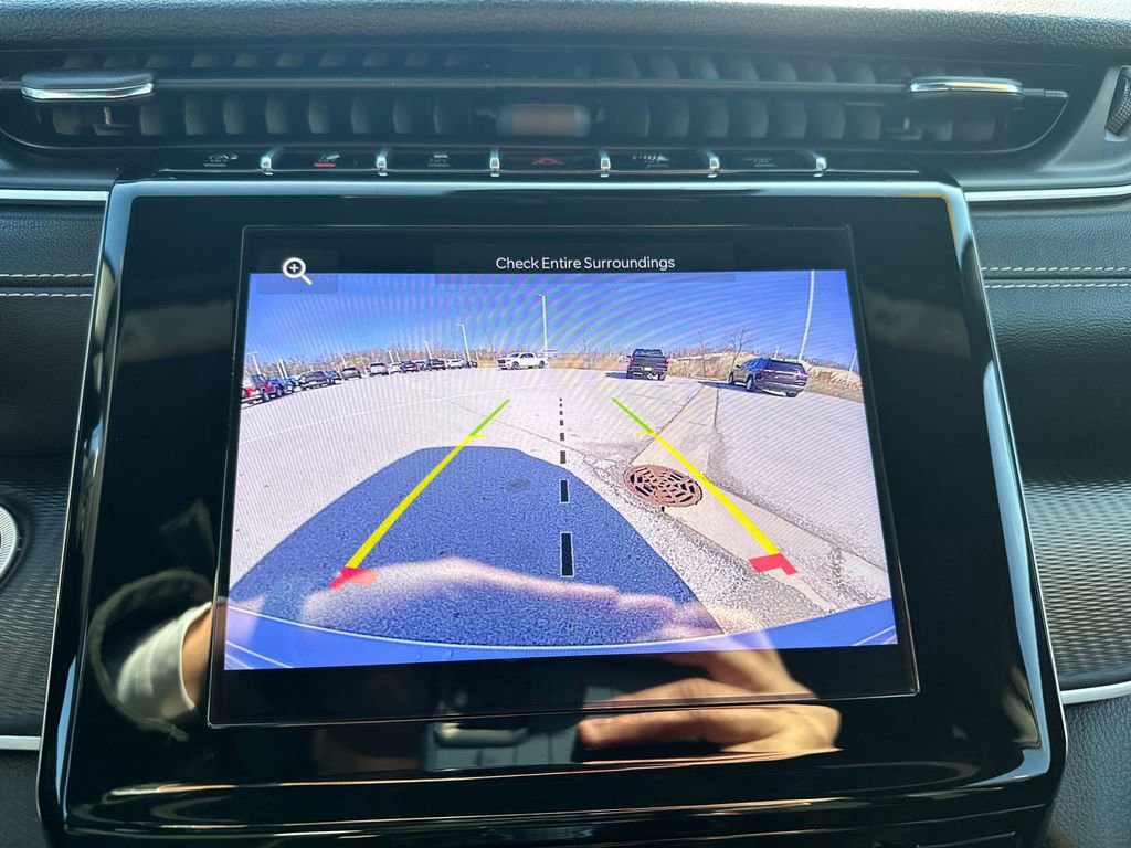 Used 2024 Jeep Grand Cherokee Altitude image 9