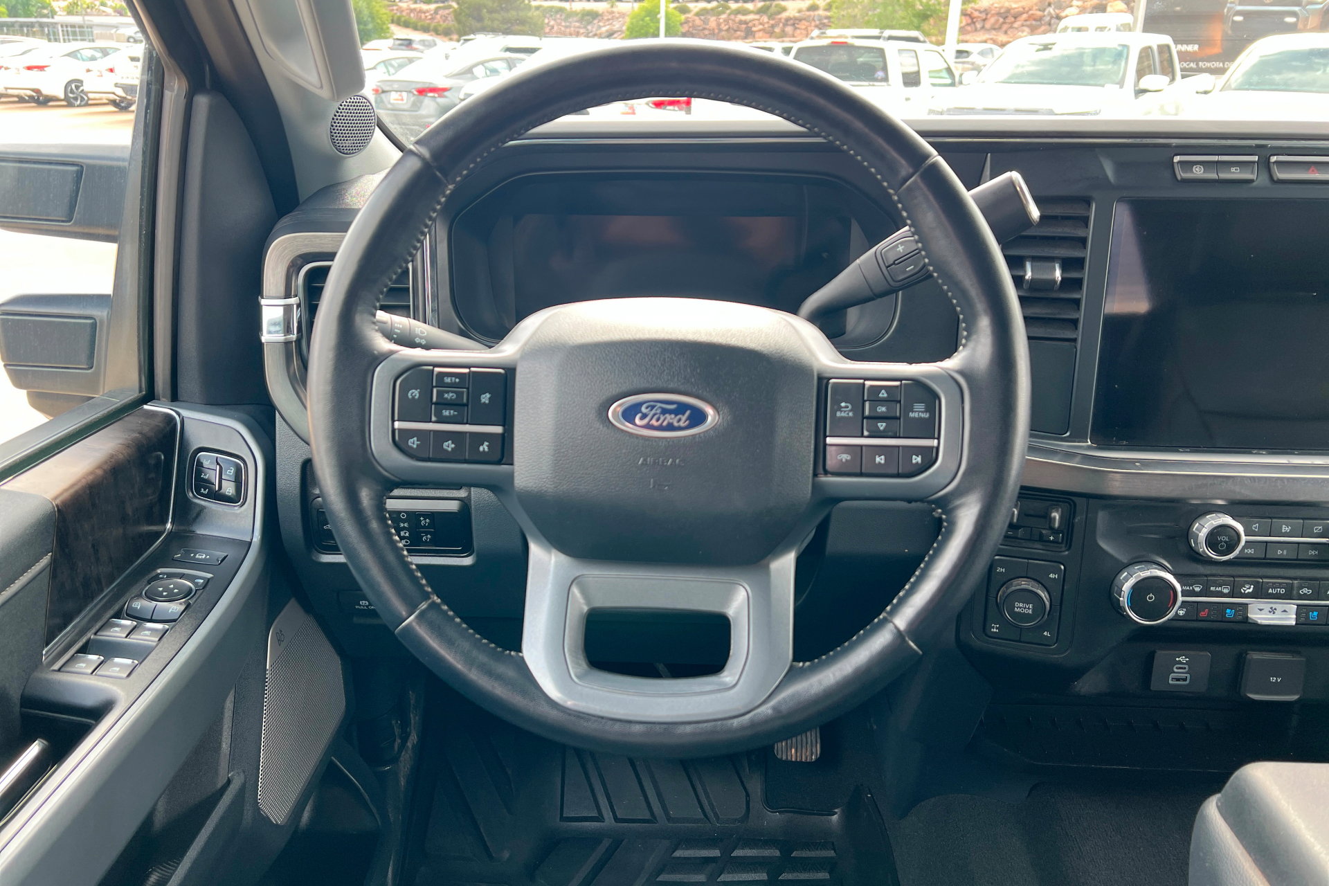Used 2024 Ford F350 Lariat AWD/4WD image 13