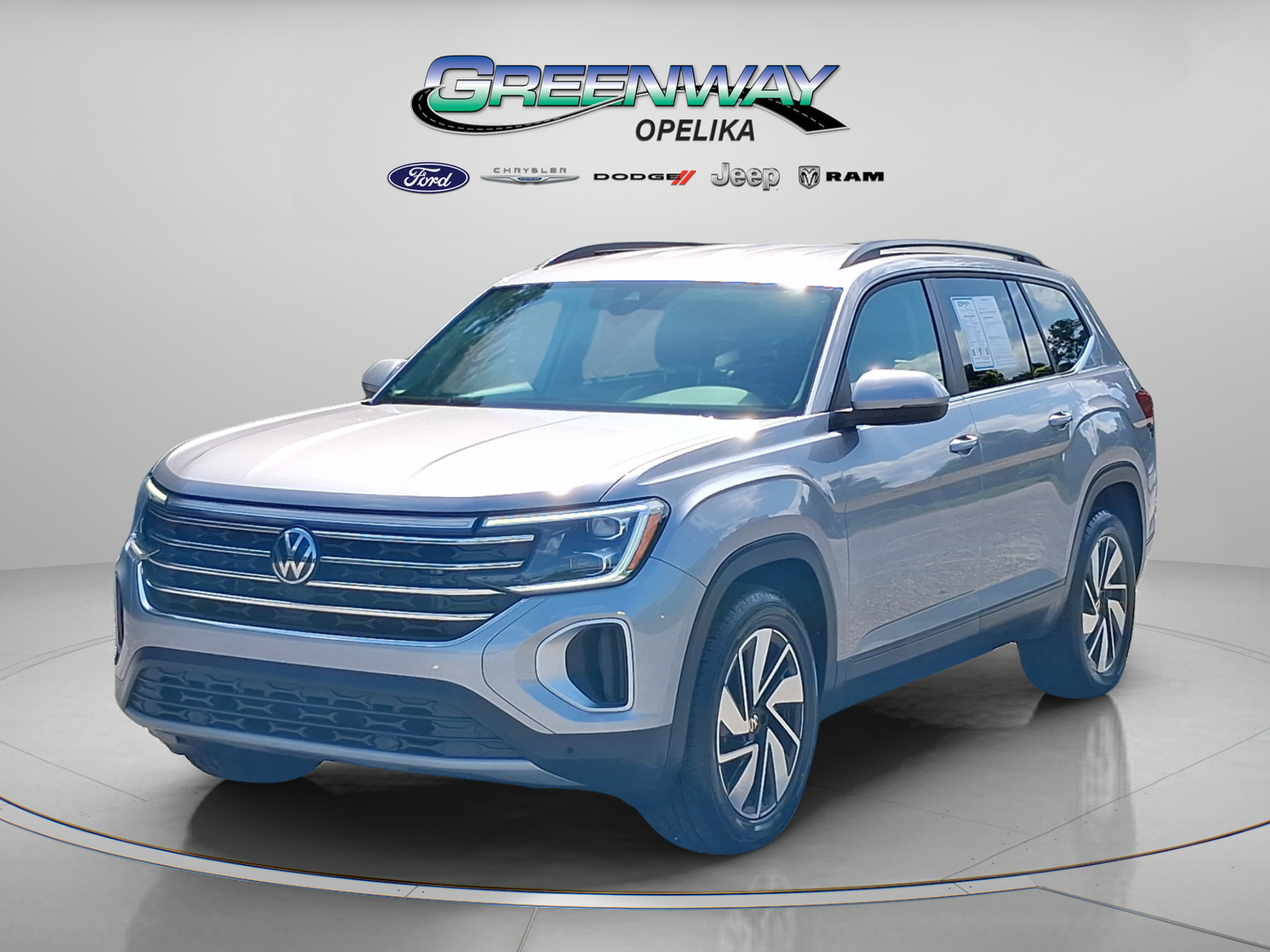 Used 2025 Volkswagen Atlas SE AWD/4WD image 3