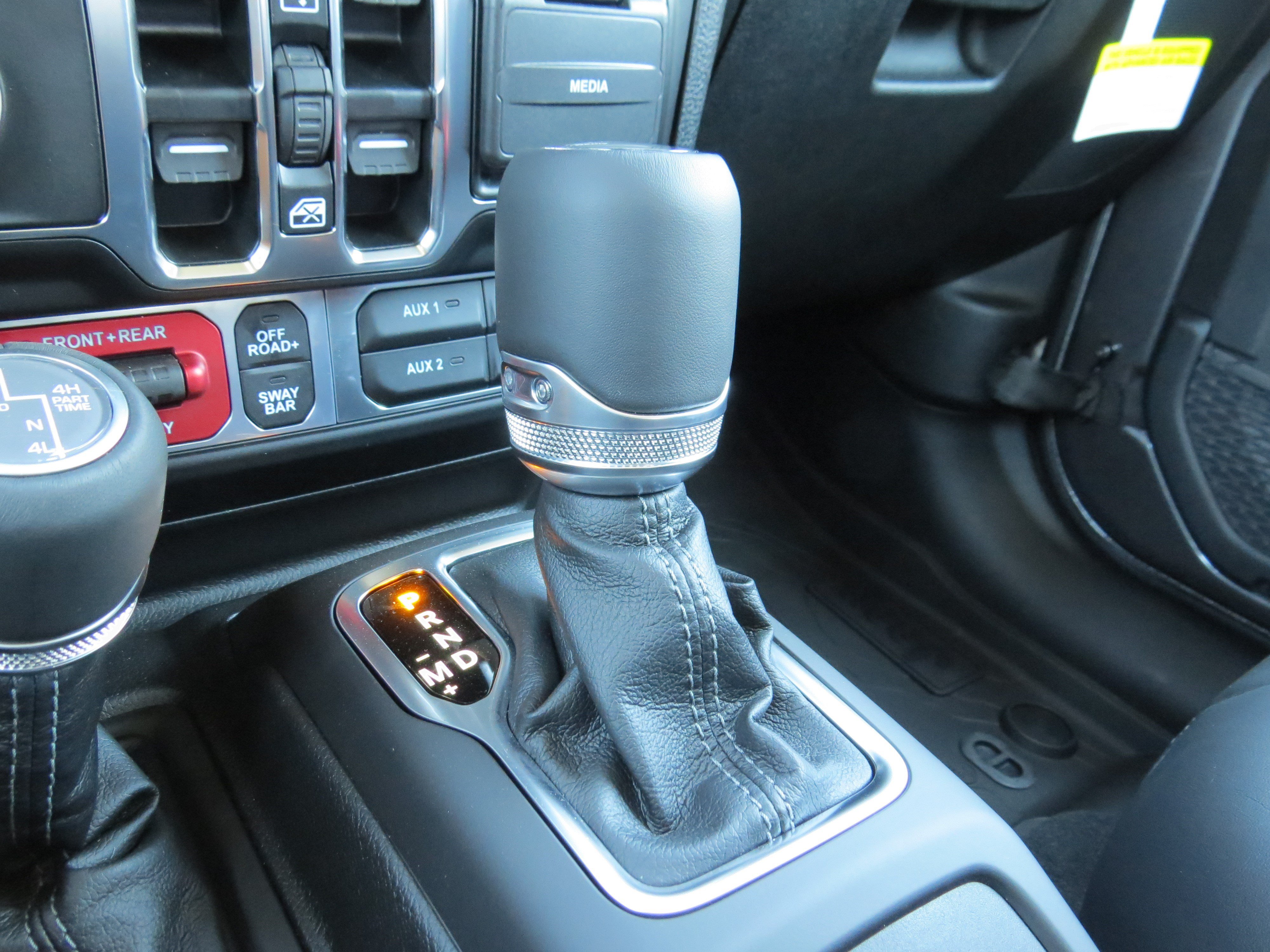 New 2025 Jeep Gladiator Rubicon AWD/4WD image 32