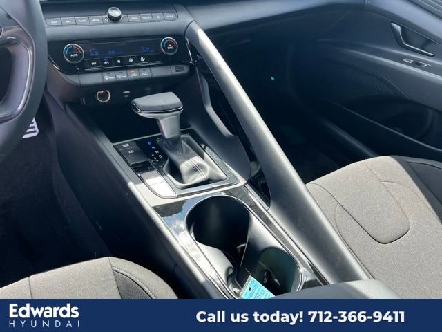 New 2025 Hyundai Elantra SEL image 18