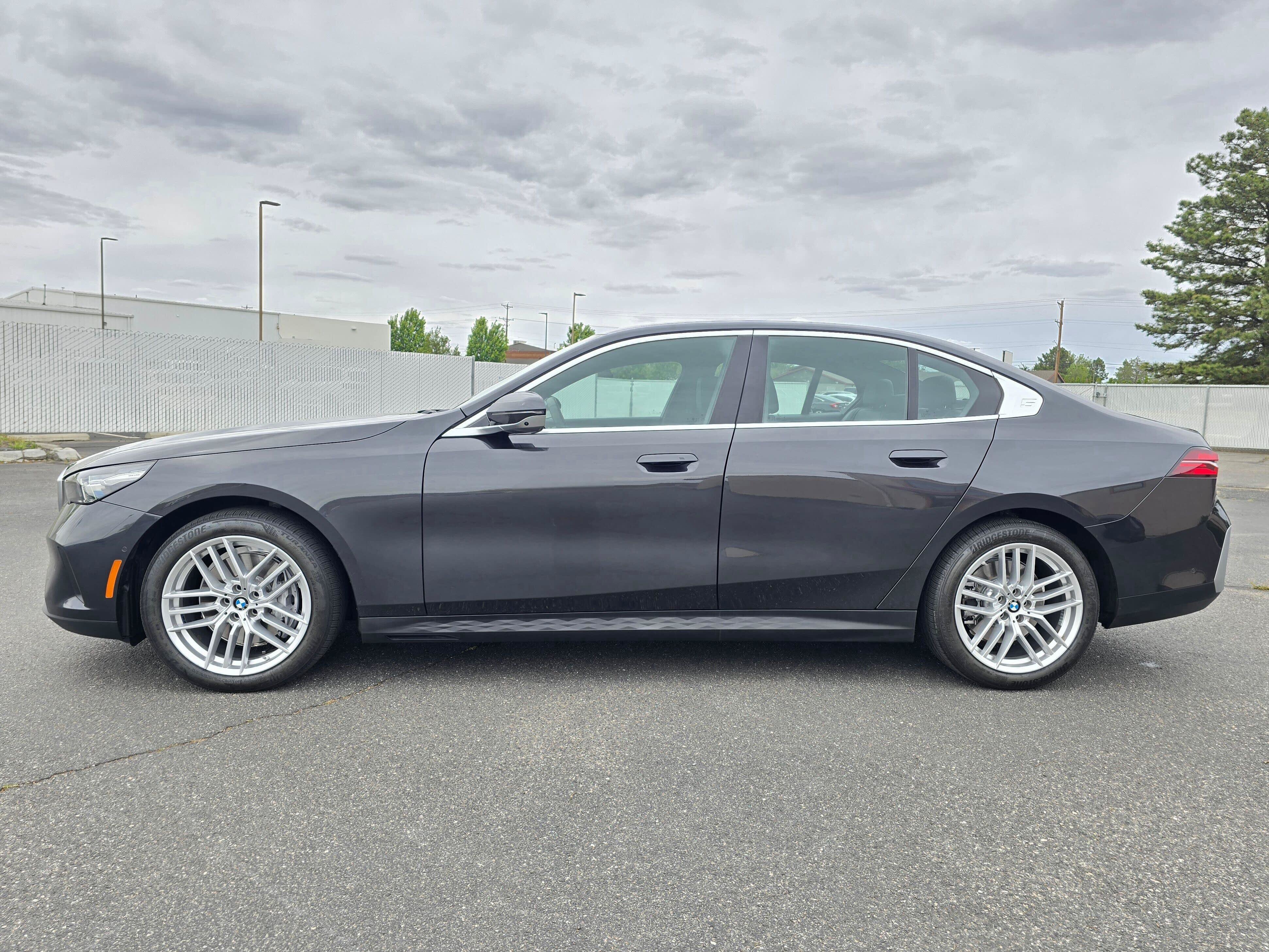 Used 2025 BMW 540i xDrive w/ Premium Package AWD/4WD image 3