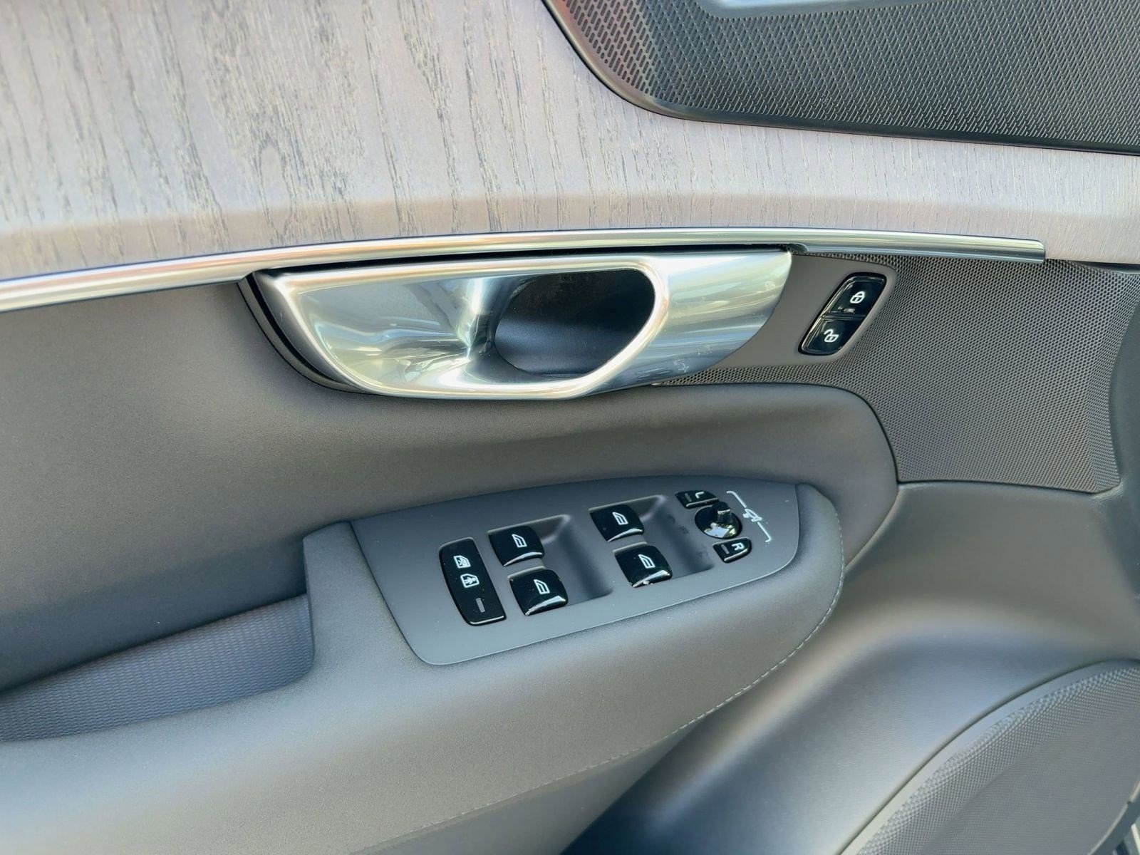 New 2026 Volvo XC90 T8 Ultra w/ Protection Package Premier image 12