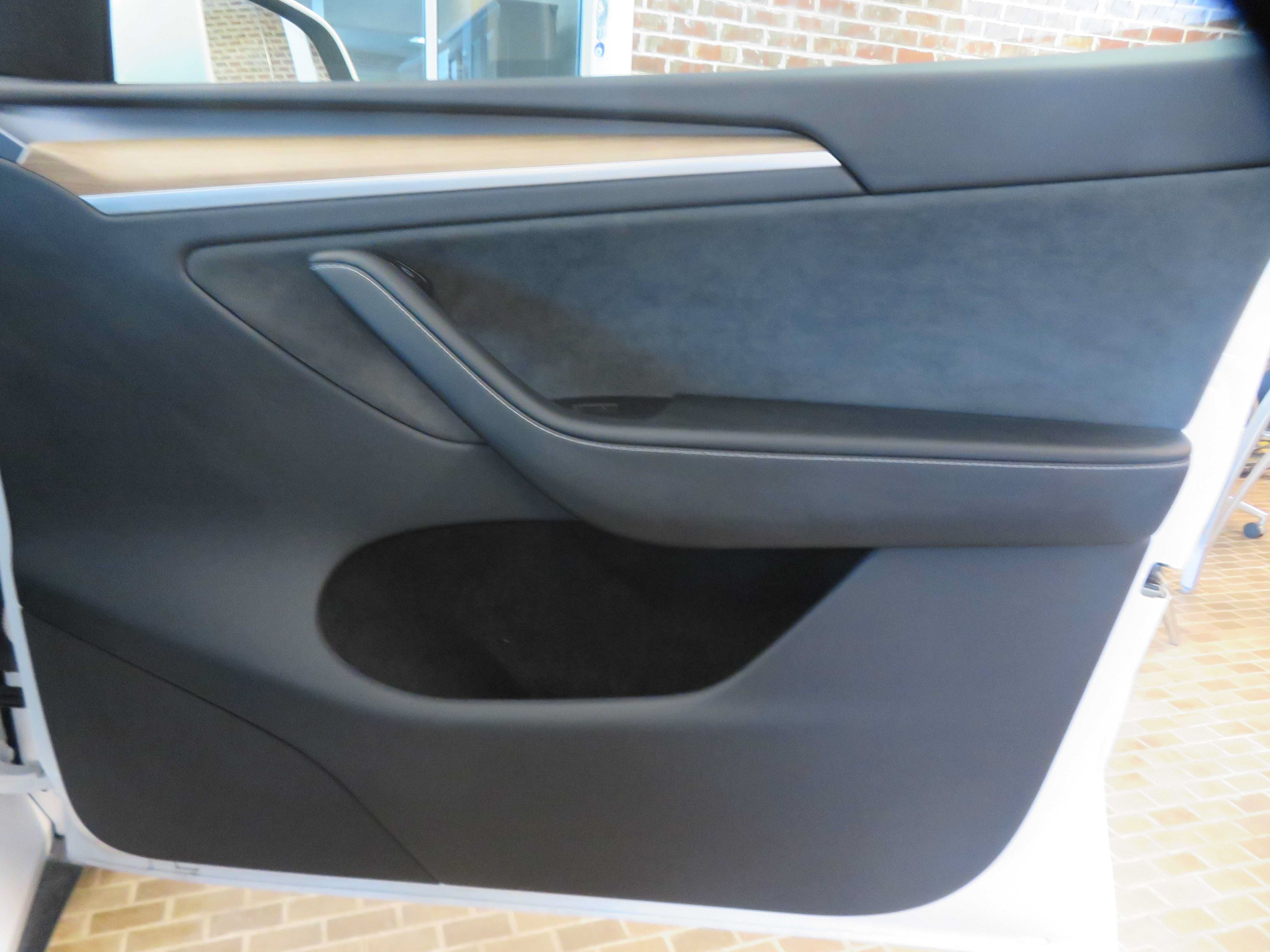 Used 2024 Tesla Model Y Long Range AWD/4WD image 24