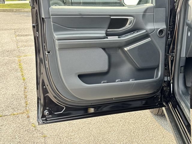 New 2027 Ford Expedition Platinum w/ Stealth Appearance Package AWD/4WD image 10