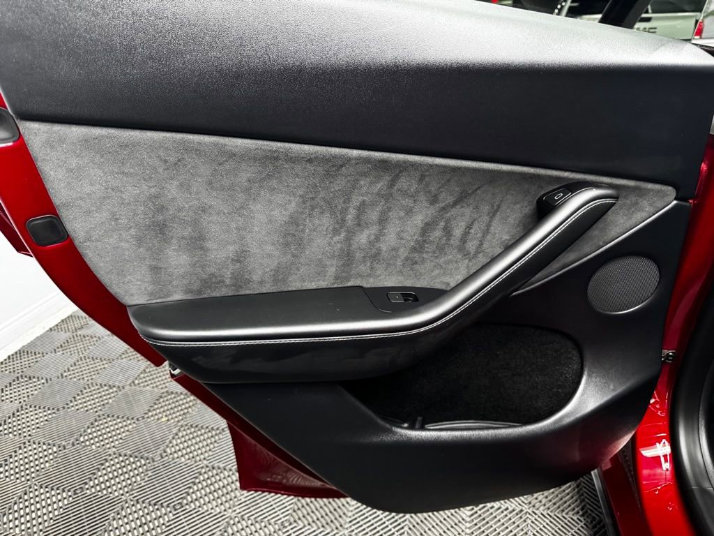 Used 2024 Tesla Model Y Long Range image 45