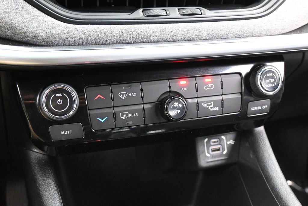 Used 2023 Jeep Compass Latitude AWD/4WD image 19