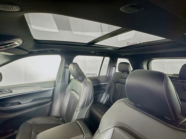 New 2025 Jeep Grand Cherokee Limited w/ Black Appearance Package image 22